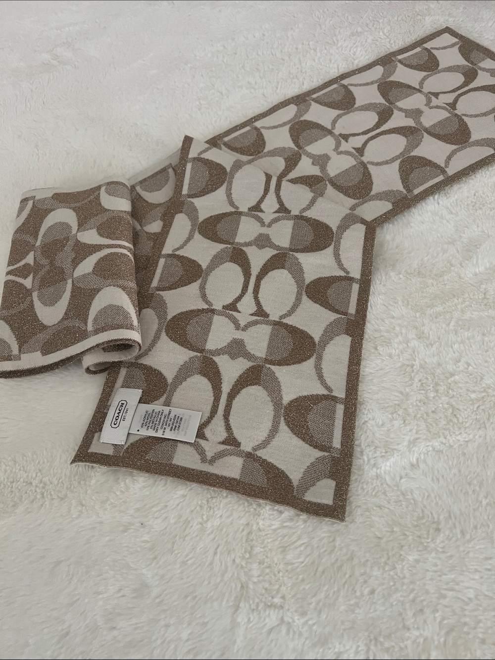 Coach Signature Wool Blend
Metallic Logo Scarf Gold&Cream Patterned size 8”X58”